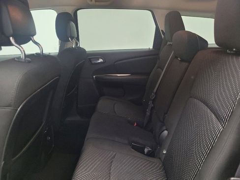 Used 2020 Dodge Journey SE w/ SE Popular Equipment Group FWD image 18