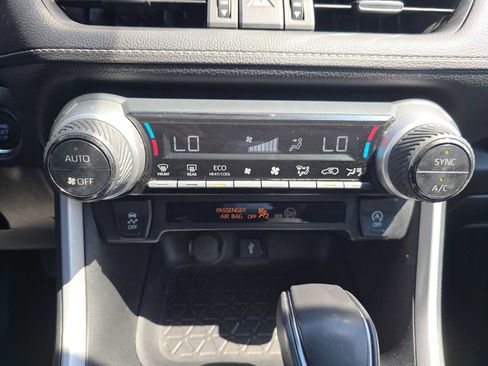 Used 2022 Toyota RAV4 XLE Premium image 55