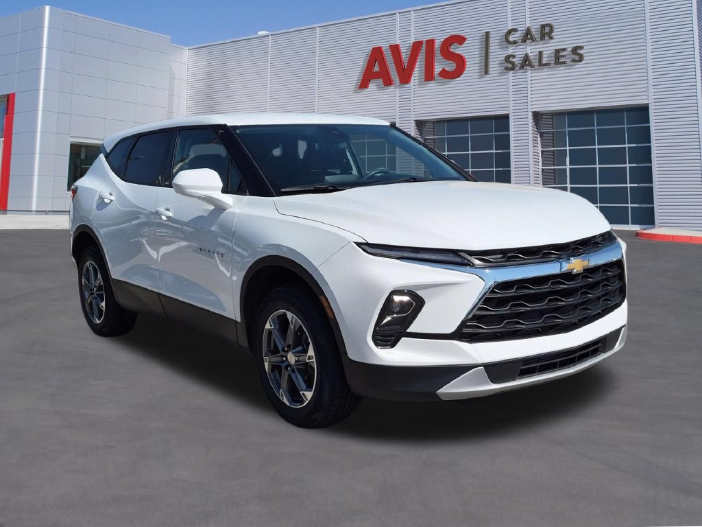 Used 2025 Chevrolet Blazer LT FWD image 3