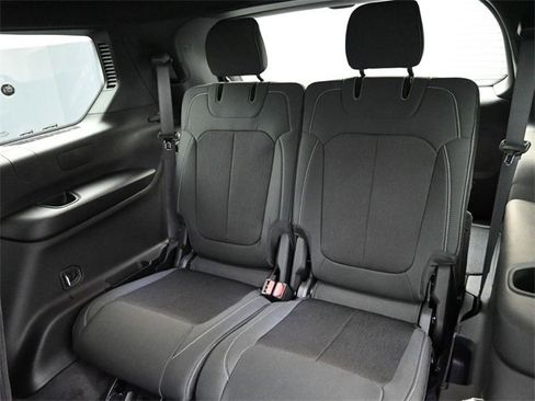 New 2025 Jeep Grand Cherokee L Laredo image 18