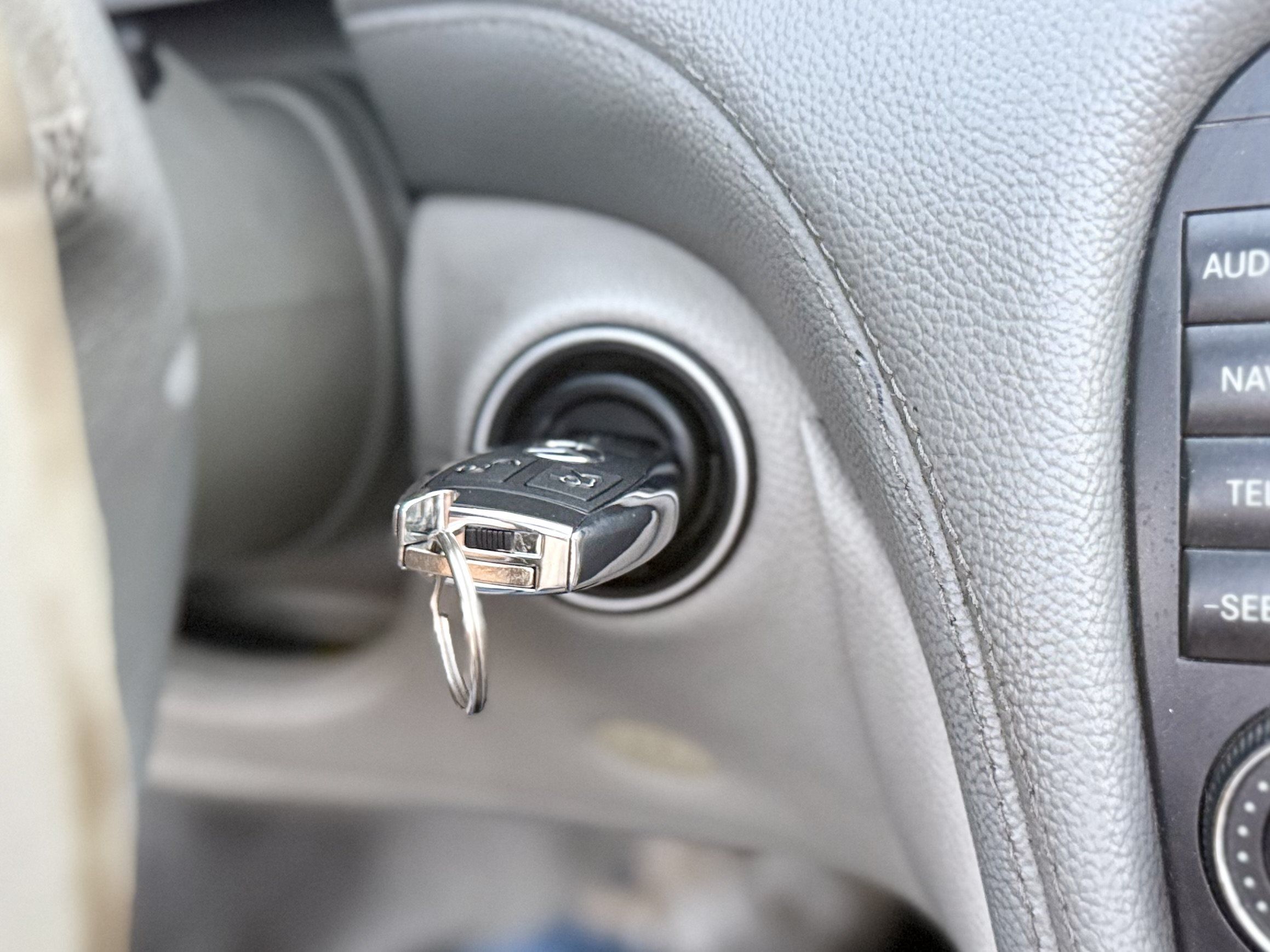 Used 2006 Mercedes-Benz SL 500 image 25