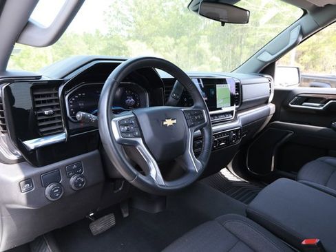 Used 2025 Chevrolet Silverado 1500 LT image 25