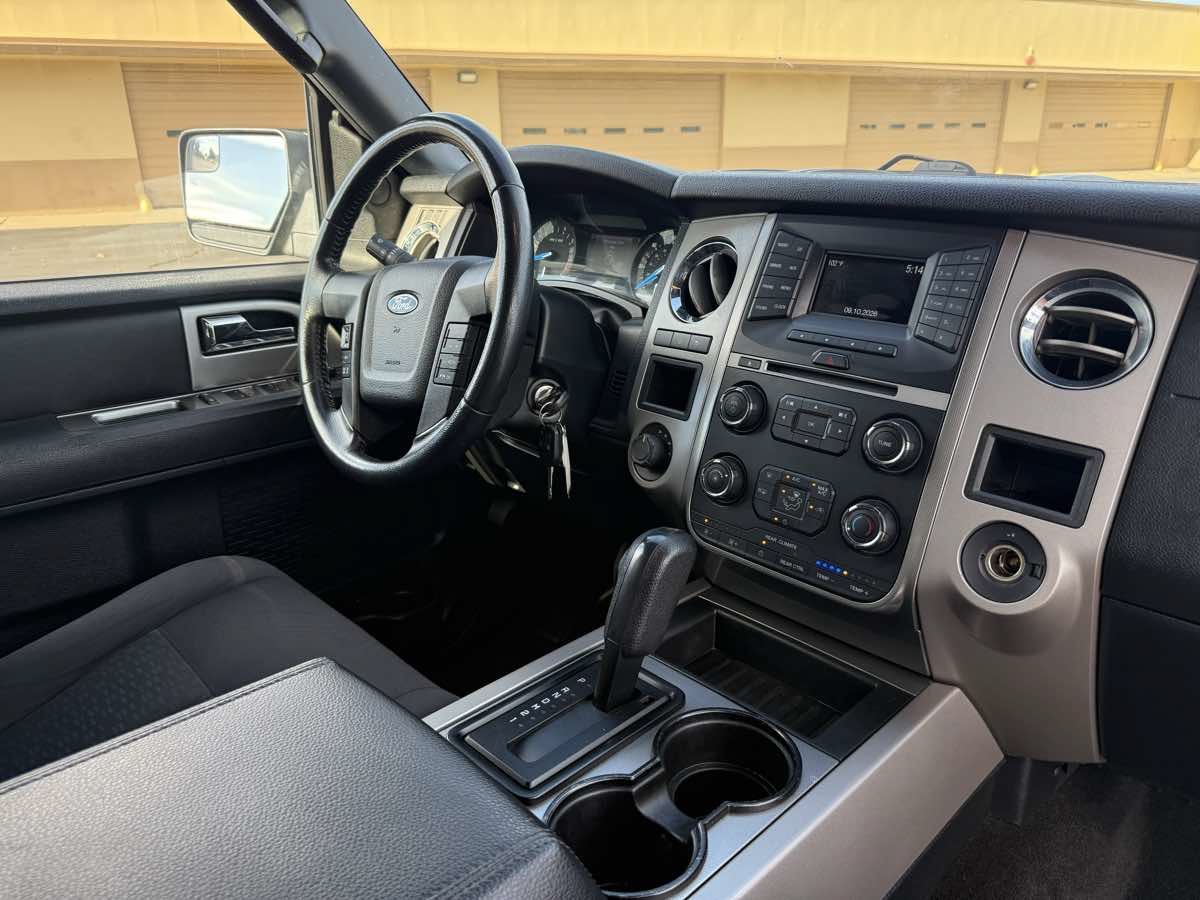 Used 2017 Ford Expedition XLT AWD/4WD image 16