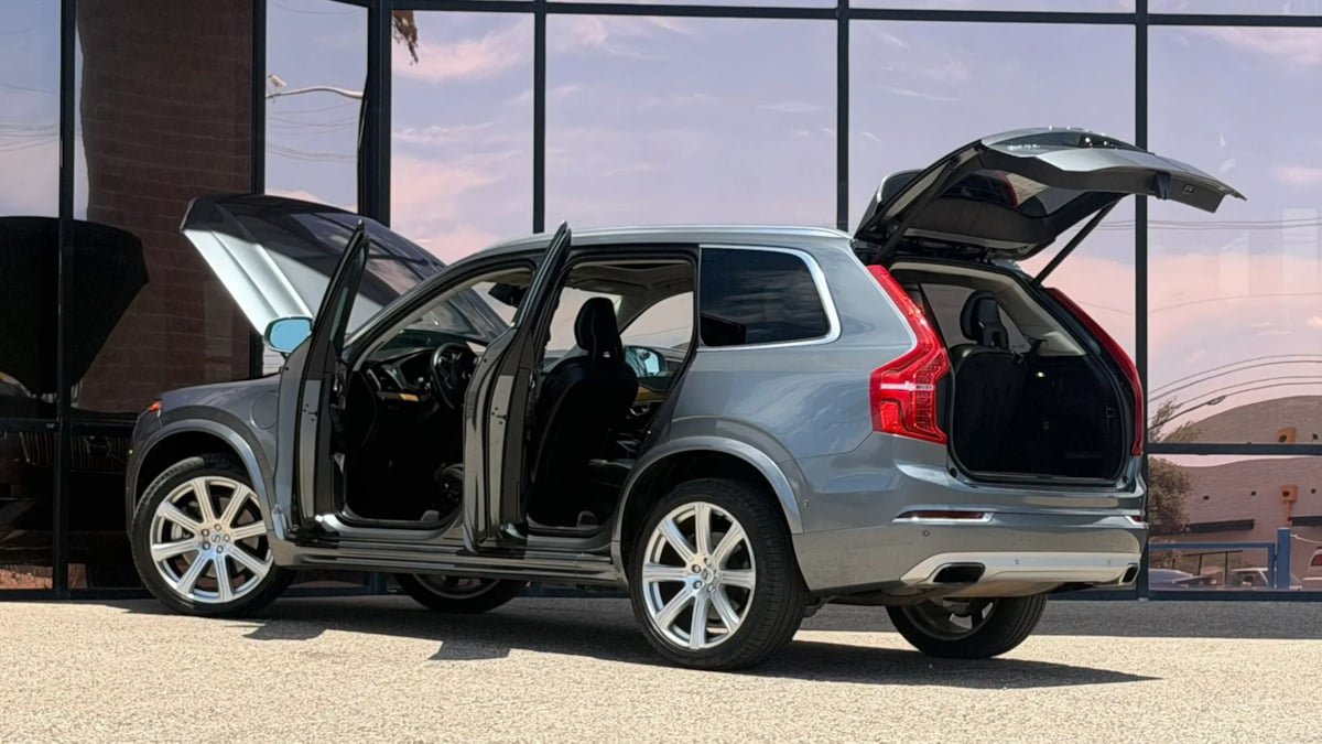Used 2017 Volvo XC90 T8 Inscription w/ Luxury Package AWD/4WD image 29