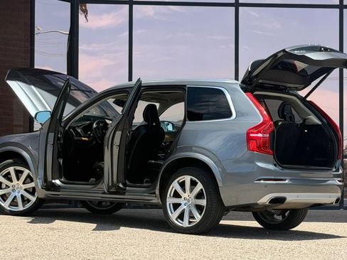 Used 2017 Volvo XC90 T8 Inscription w/ Luxury Package AWD/4WD image 29