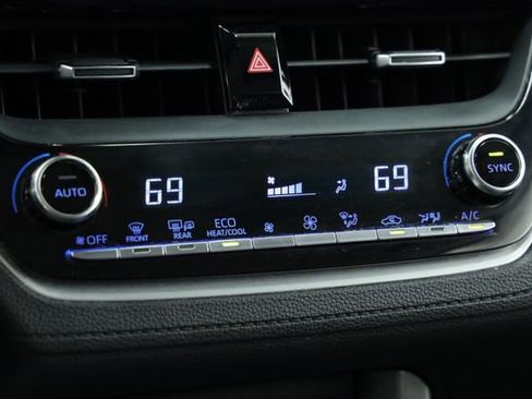 Used 2022 Toyota Corolla Cross XLE image 20