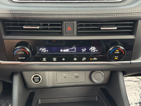 Used 2023 Nissan Rogue SV image 24