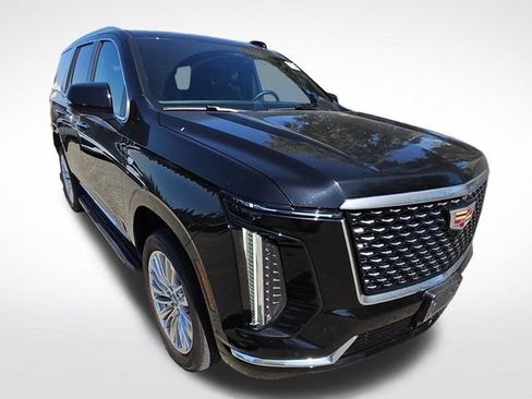 Used 2025 Cadillac Escalade Premium Luxury AWD/4WD image 2