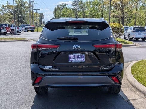 Used 2023 Toyota Highlander Limited image 6