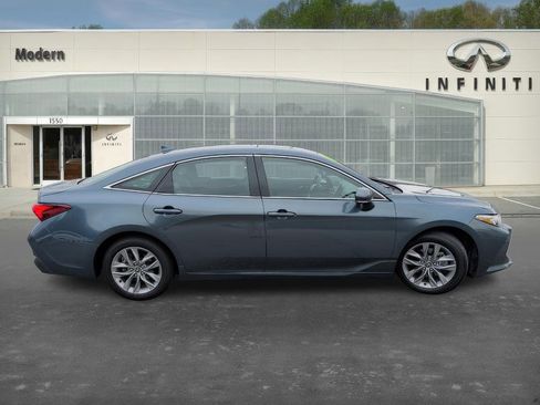 Used 2022 Toyota Avalon XLE image 3