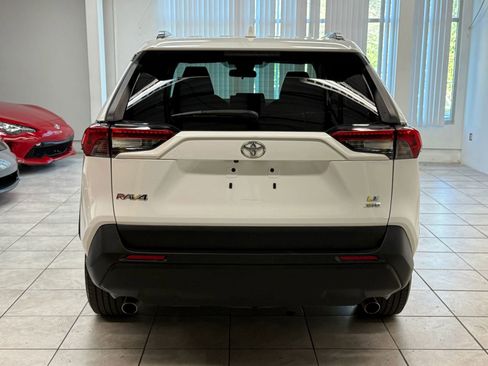 Used 2019 Toyota RAV4 LE w/ Carpet Mat Package AWD/4WD image 8