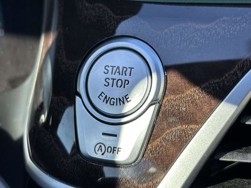 Used 2020 BMW 750i xDrive w/ M Sport Package image 33