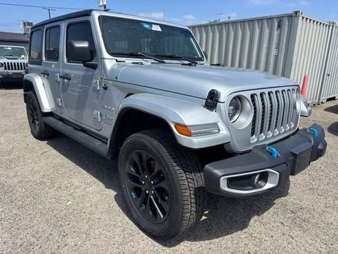 Used 2023 Jeep Wrangler Unlimited Sahara w/ Cold Weather Group AWD/4WD image 3