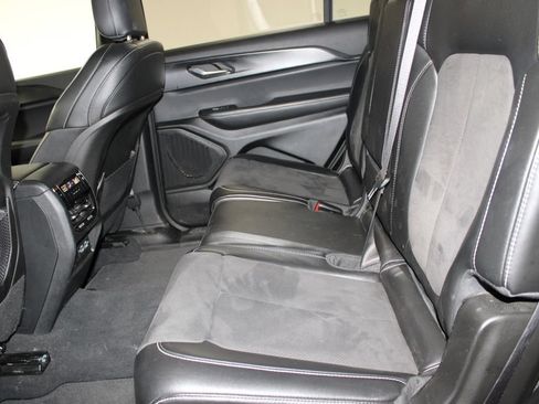 Used 2024 Jeep Grand Cherokee L Altitude AWD/4WD image 19