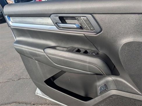 Used 2025 GMC Terrain Elevation w/ Elevation Premium Package image 19