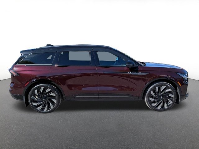 Used 2025 Lincoln Nautilus Reserve w/ Jet Appearance Package AWD/4WD image 2