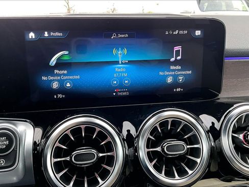 Used 2022 Mercedes-Benz GLB 250 image 35