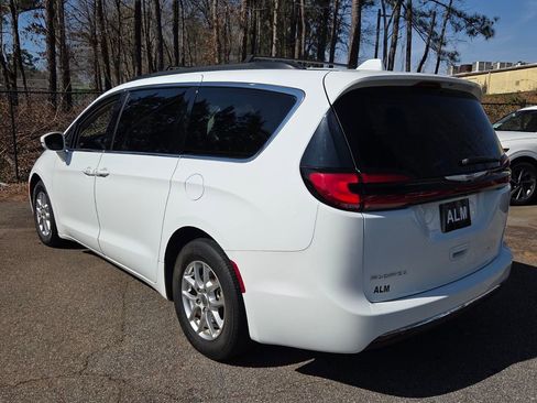 Used 2022 Chrysler Pacifica Touring-L image 11