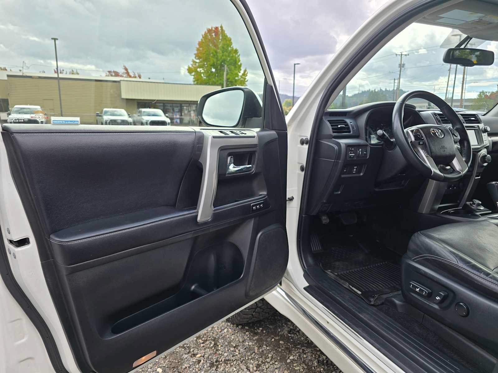Used 2018 Toyota 4Runner Limited AWD/4WD image 22