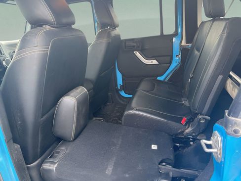 Used 2017 Jeep Wrangler Unlimited Rubicon w/ Connectivity Group image 25