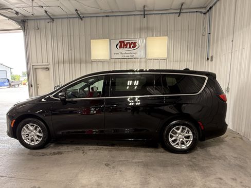 New 2027 Chrysler Pacifica Select FWD image 12
