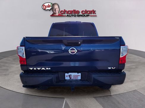Used 2021 Nissan Titan SV w/ SV Convenience Package RWD image 5