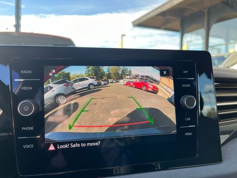 Used 2025 Volkswagen Jetta SE image 17