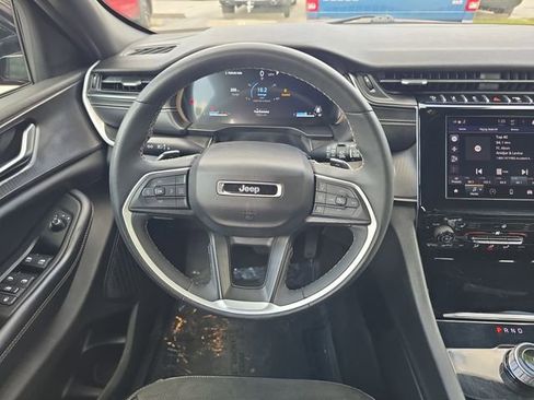 Certified 2023 Jeep Grand Cherokee L Laredo AWD/4WD image 9