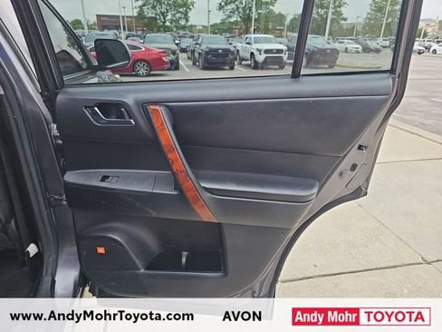 Used 2012 Toyota Highlander Limited w/ Tow Pkg AWD/4WD image 38