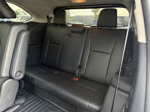 Used 2024 Toyota Highlander Platinum FWD image 31