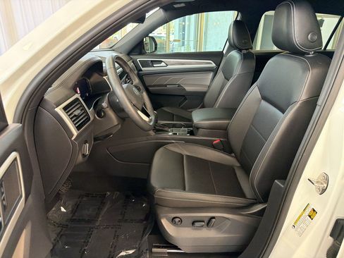 Used 2023 Volkswagen Atlas Cross Sport SE FWD image 5