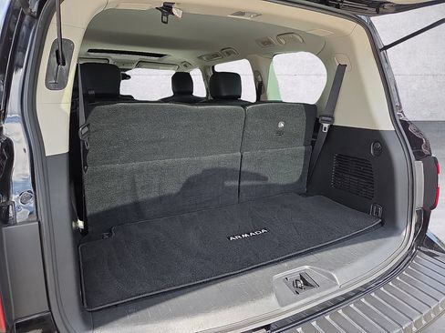 Used 2022 Nissan Armada SL w/ Captain's Chairs Package AWD/4WD image 9