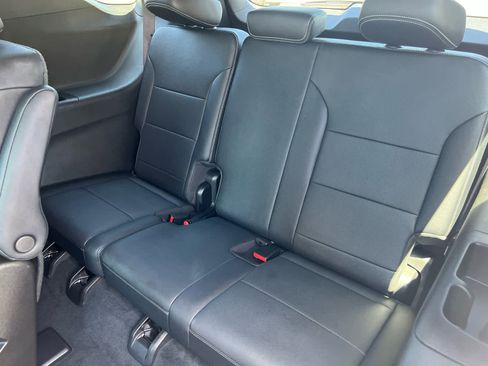 Used 2025 Chevrolet Traverse LT AWD/4WD image 14