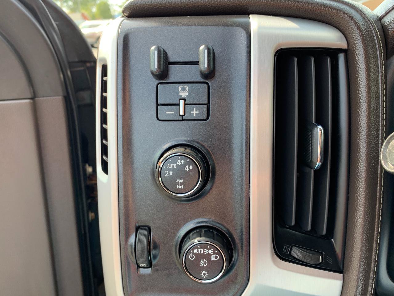 Used 2014 GMC Sierra 1500 SLT w/ SLT Preferred Package AWD/4WD image 17