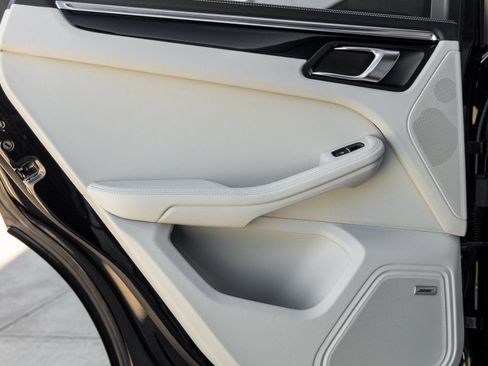 New 2026 Porsche Macan Turbo AWD/4WD image 32