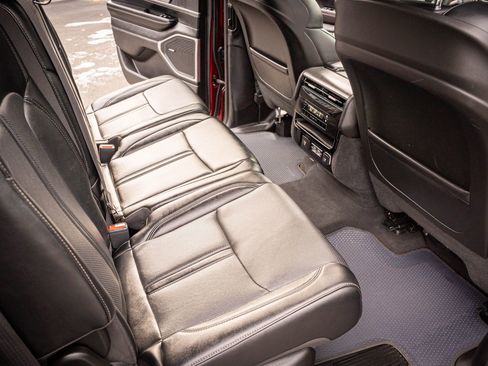 Used 2024 Jeep Wagoneer Series II w/ Flexible Seating Group image 33