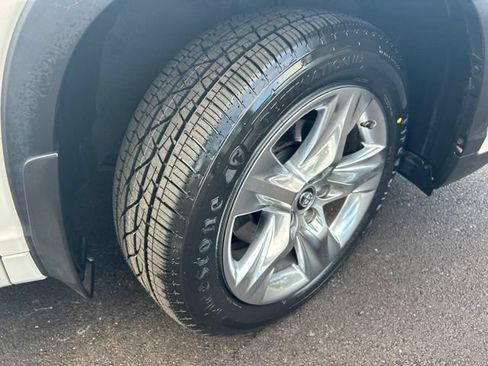Used 2018 Toyota Highlander Limited AWD/4WD image 32