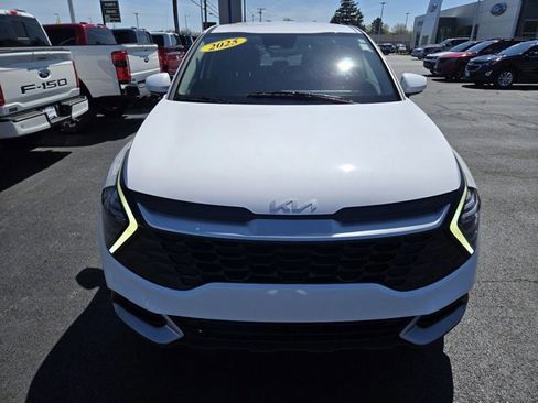Used 2025 Kia Sportage LX FWD image 2