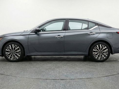 Used 2025 Nissan Altima 2.5 SV image 5