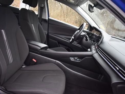 Used 2025 Hyundai Elantra SEL FWD image 13