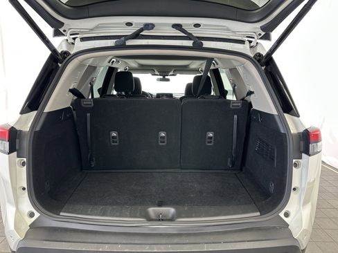 Certified 2024 Nissan Pathfinder SV w/ SV Premium Package image 16