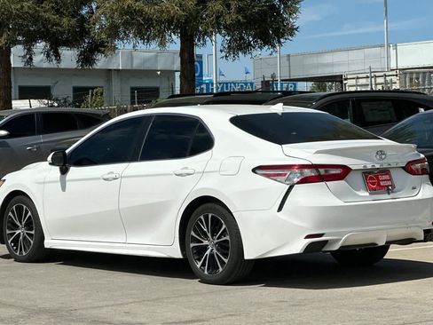 Used 2020 Toyota Camry SE FWD image 7