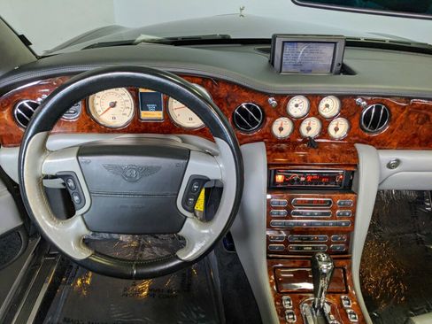 Used 2008 Bentley Azure image 19