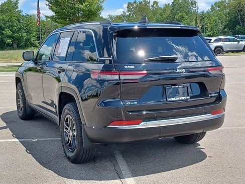 Used 2023 Jeep Grand Cherokee Laredo w/ Luxury Tech Group I AWD/4WD image 3