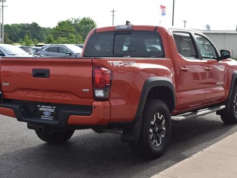 Used 2018 Toyota Tacoma TRD Off-Road w/ Technology Package AWD/4WD image 9