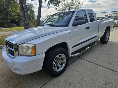 Used 2006 Dodge Dakota SLT image 1