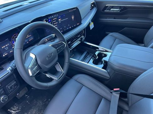 New 2026 Chevrolet Suburban Z71 w/ Comfort Package AWD/4WD image 7