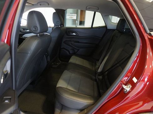 Certified 2025 Chevrolet Trax LT w/ LT Convenience Package image 11