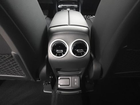 Certified 2026 Mercedes-Benz GLB 250 4MATIC image 25