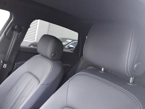 Used 2023 Audi e-tron Premium Plus w/ Premium Plus Package image 19